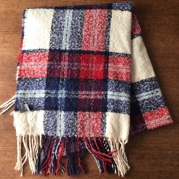 Aerie Boucle Large Blanket Scarf Wrap Shawl Plaid Tartan Warm Red Blue - Picture 5 of 7